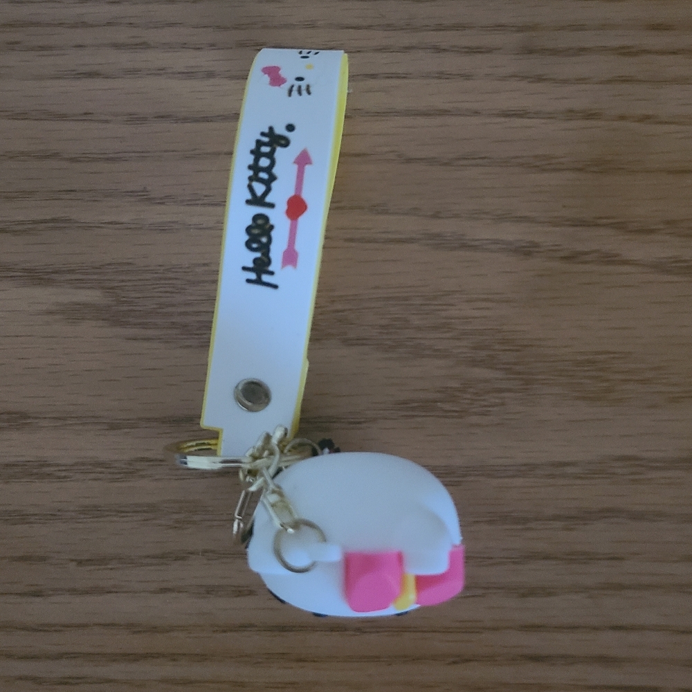 Hello Kitty Keychain - Picture 6 of 13